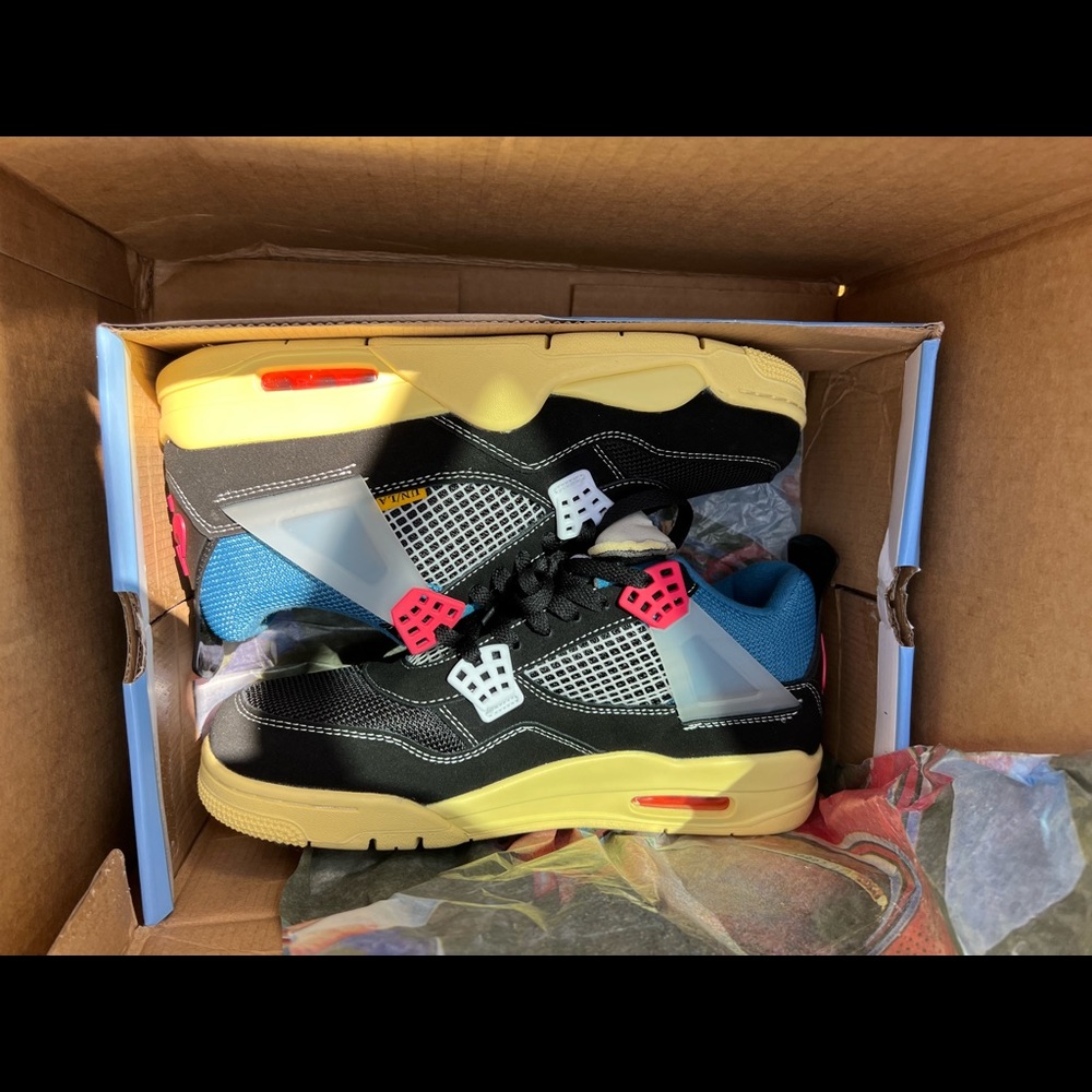 Size 10 - Jordan 4 Retro x Union LA Off Noir 2020.